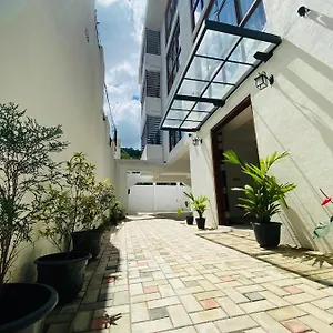 https://aurelia-inn.kandyhotelsnow.com